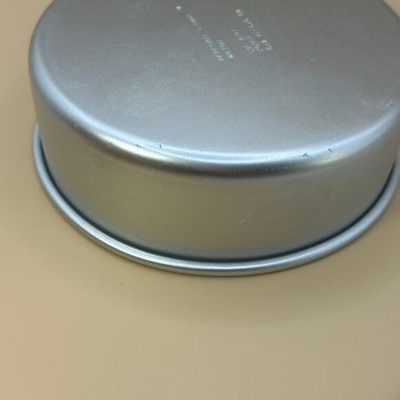 1 Wilton Performance Pans 6” x2” Round Aluminum Cake Pan Pre-owned - Picture 10 of 11